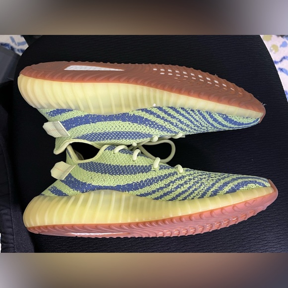 New Men’s 11.5 Adidas Yeezy - Picture 2 of 7